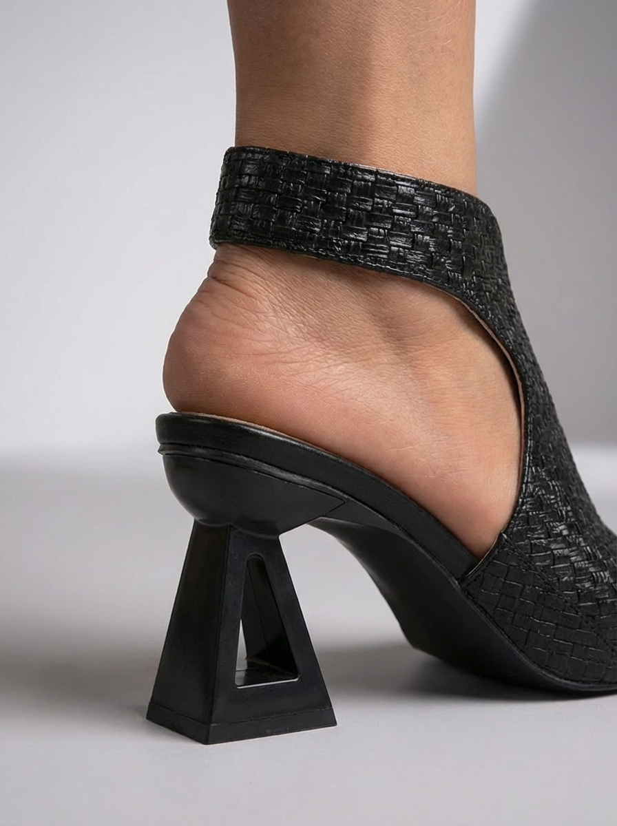 AURA - ELEGANT WOVEN HEELS